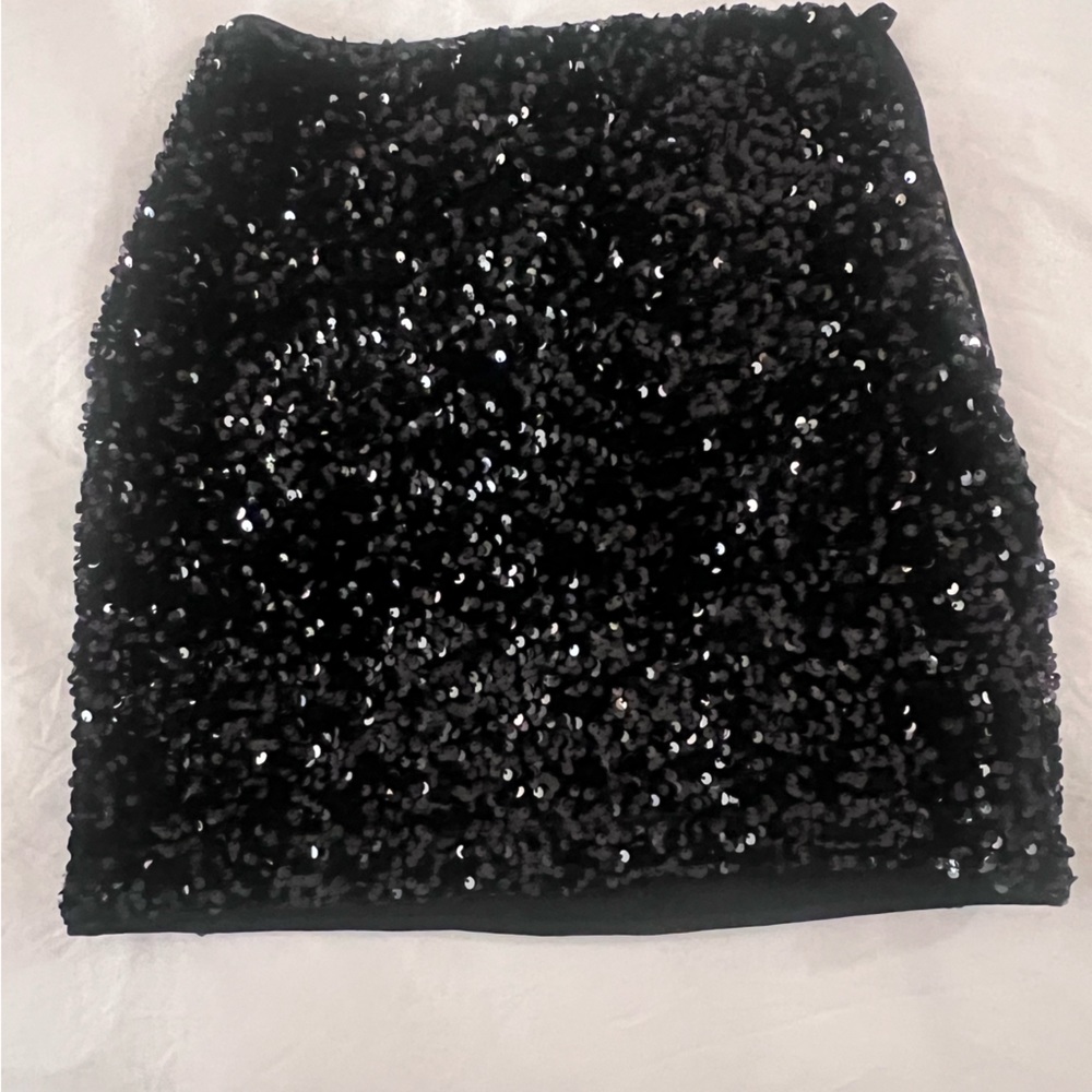 Very very cute black sequins skirt with lining from H&M
